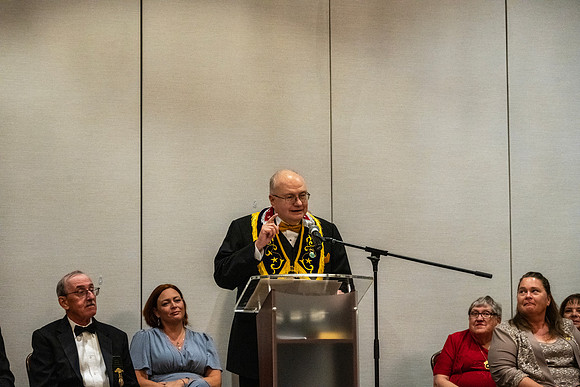 36895